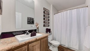 Central Great Plains / CN204 Bathroom 23123