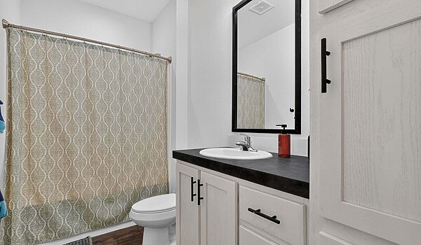 Central Great Plains / Hidden Valley 2976 Bathroom 144790