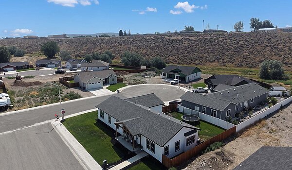 Central Great Plains / Hidden Valley 2976 Exterior 144749