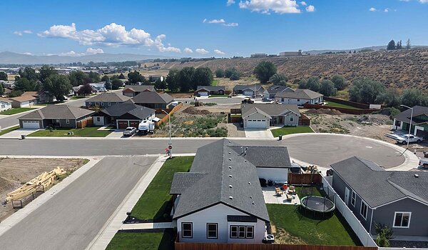 Central Great Plains / Hidden Valley 2976 Exterior 144748