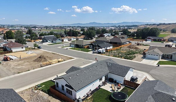 Central Great Plains / Hidden Valley 2976 Exterior 144750