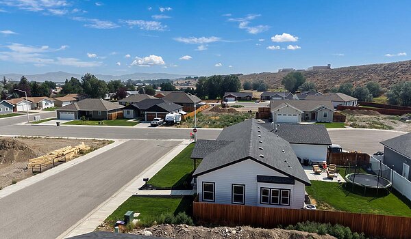 Central Great Plains / Hidden Valley 2976 Exterior 144756