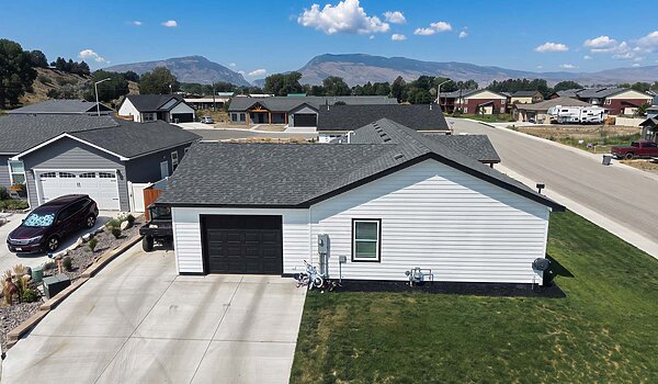 Central Great Plains / Hidden Valley 2976 Exterior 144752