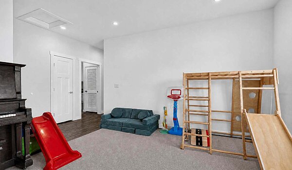 Central Great Plains / Hidden Valley 2976 Interior 144777