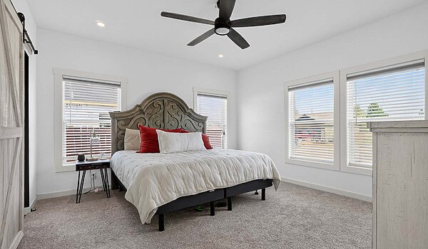 Central Great Plains / Hidden Valley 2976 Bedroom 144778
