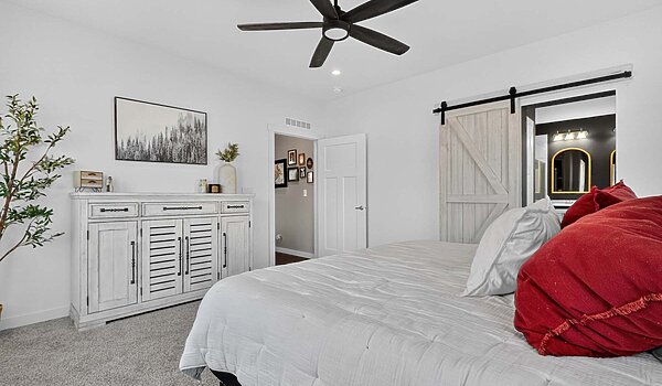 Central Great Plains / Hidden Valley 2976 Bedroom 144780