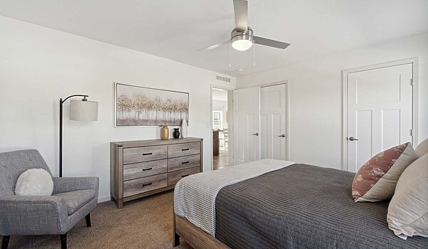Enterprise / Pika-E Bedroom 140300