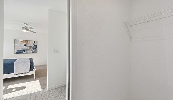 Enterprise / Aurora-E Bedroom 140273