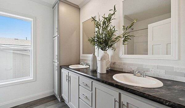 Enterprise / Orion-E Bathroom 140245