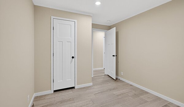 Foundation / Stagg Interior 121681