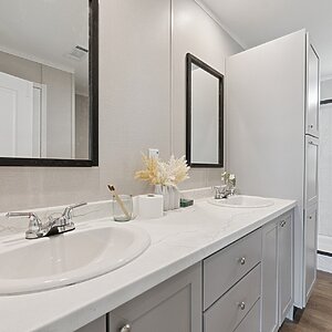 Redman Doublewides / RM2852A-2852H42A2A Bathroom 140695