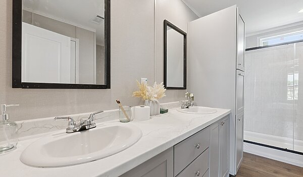 Redman Doublewides / RM2852A-2852H42A2A Bathroom 140695