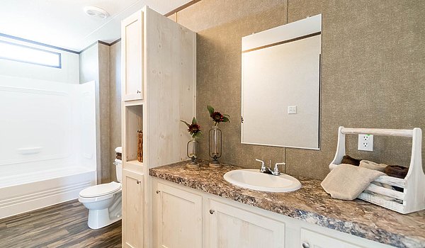 New Moon Doublewides / NM3248B Bathroom 33140