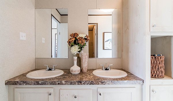 New Moon Doublewides / NM3248B Bathroom 33138