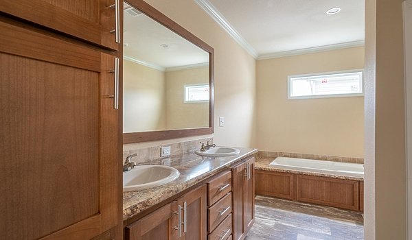 New Moon Doublewides / NM3248A Bathroom 37732