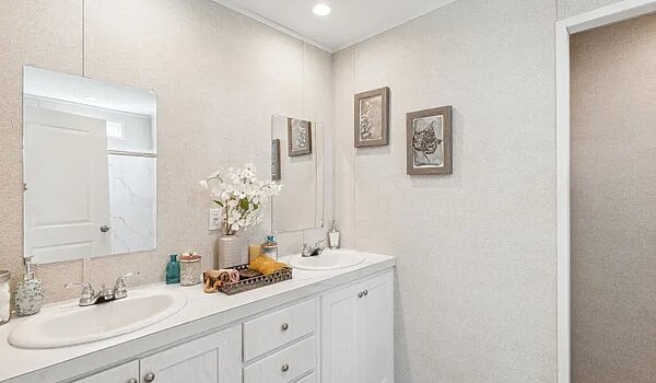 Champion Select Doublewides / CSD2842J-2842H32329 Bathroom 112990