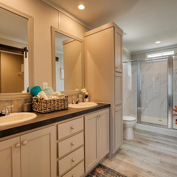 New Moon Doublewides / 3252H42A2E Bathroom 113076