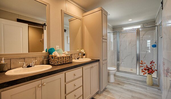 New Moon Doublewides / 3252H42A2E Bathroom 113076