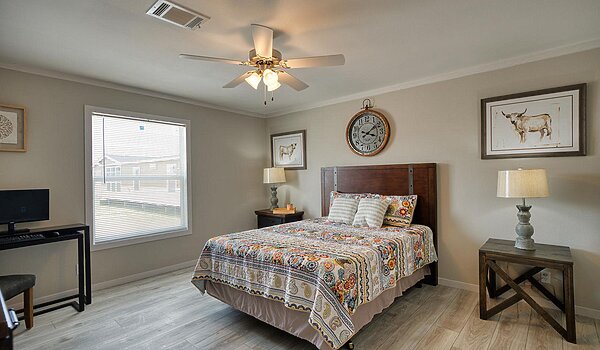 New Moon Doublewides / 3252H42A2E Bedroom 113074