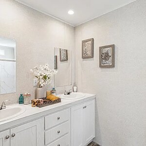 Redman Doublewides / RM2848B-2848H32170 Bathroom 113086