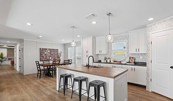 Redman Doublewides / RM3276A-3276H42496 Interior 126868