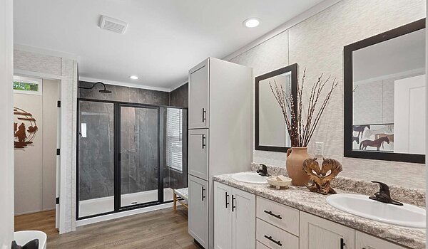 Redman Doublewides / RM3276A-3276H42496 Interior 126875