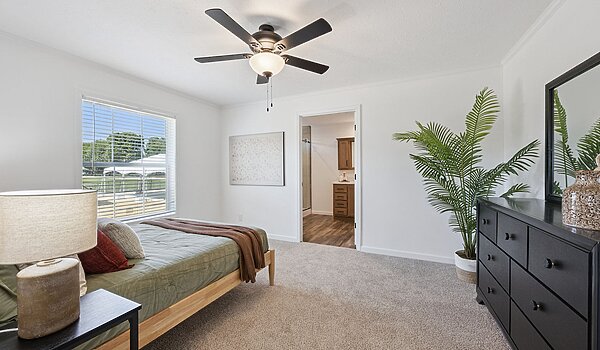 Northwood / L27615 Interior 128012