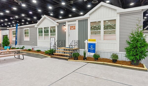 Paramount Sectional / Odyssey 3260H32394 Exterior 122094