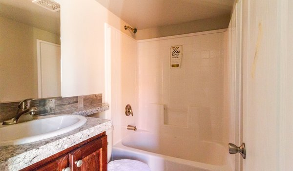 McKenzie / 12341P Bathroom 15808