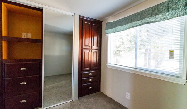 McKenzie / 12341P Bedroom 15806