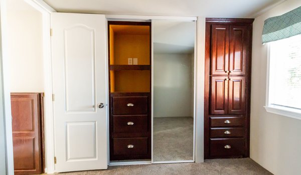 McKenzie / 12341P Bedroom 15807