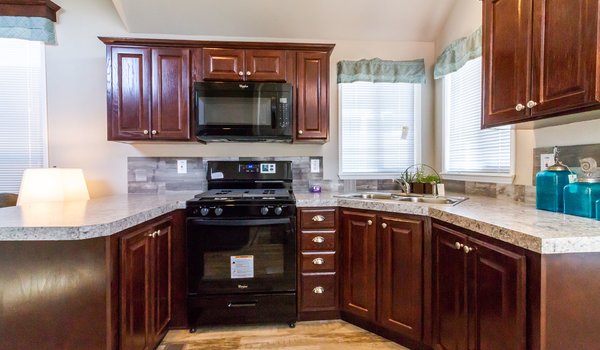 McKenzie / 12341P Kitchen 15795