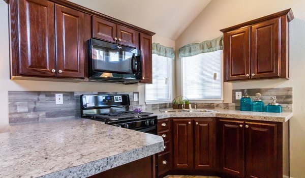 McKenzie / 12341P Kitchen 15796