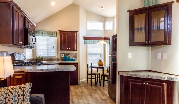 McKenzie / 12341P Kitchen 15797