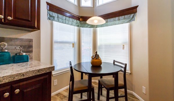 McKenzie / 12341P Kitchen 15798