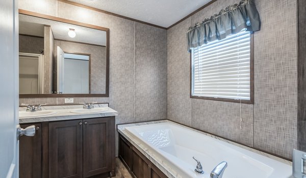 Foundation / The Columbus Bathroom 16498