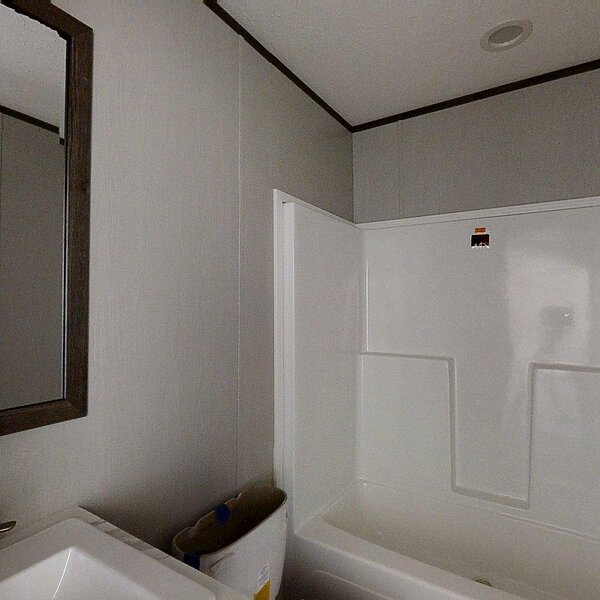 Exclusive / The Emerald 46EXC16763BH Bathroom 121847