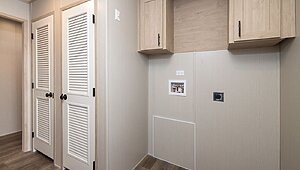 Essential / Vision 46ESS32684AH Interior 120398