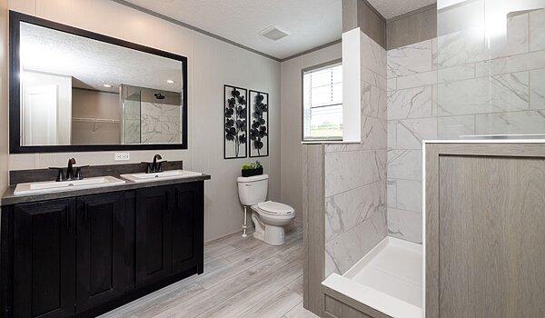 Exclusive / Shower House 46XCL16763CH Interior 120408