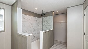 Exclusive / Shower House 46XCL16763CH Interior 120409