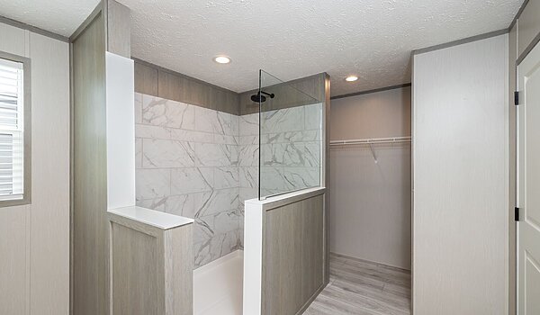 Exclusive / Shower House 46XCL16763CH Interior 120409