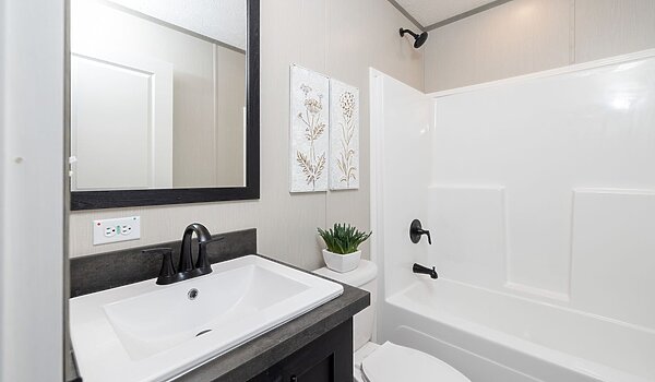 Exclusive / Shower House 46XCL16763CH Interior 120410