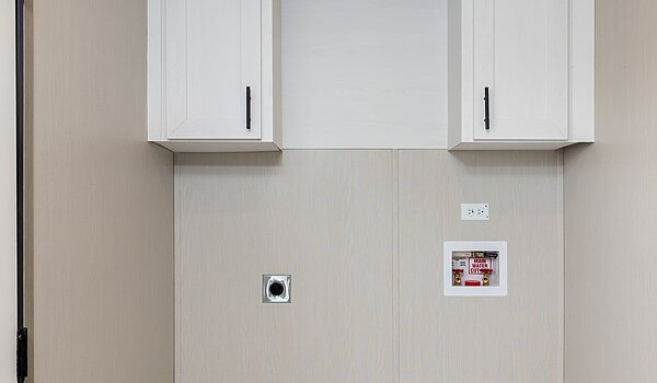 Exclusive / Shower House 46XCL16763CH Interior 120411