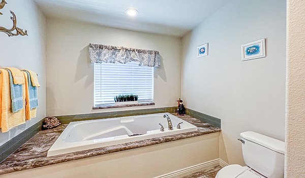 Majestic / 9590-S Bathroom 72928