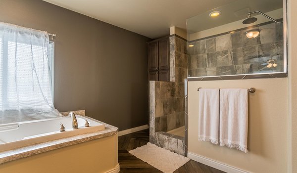 Impression Series / The Missouri Bathroom 13134