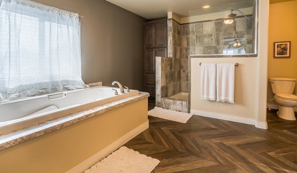 Impression Series / The Missouri Bathroom 13136