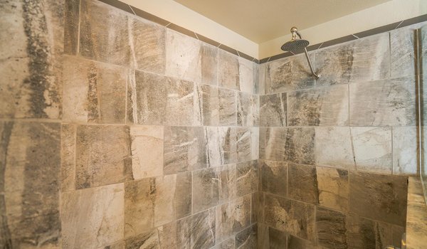 Impression Series / The Missouri Bathroom 13137