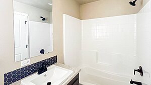 Columbia River Collection Single-Wide / 1001 Bathroom 118965