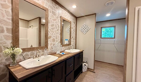 Epic Journey / The Boone 56CEJ28564AH Bathroom 141318