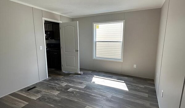 GEM Series / Sapphire 56GEM16763CH Interior 131581